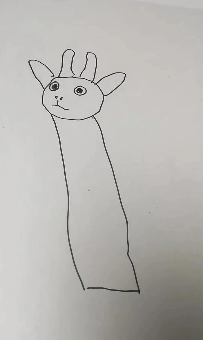 小朋友画长颈鹿不及格,爸爸看了半天不闷声,老师:怼啊!