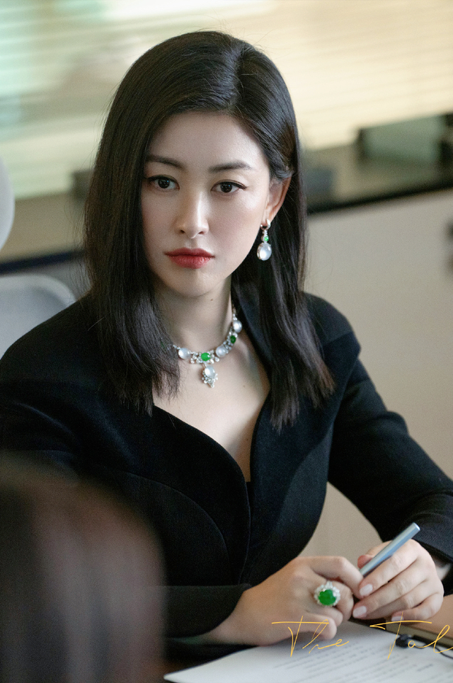 你们都在讨论刘亦菲,我却被朱珠美到了!40岁的她私底下太惊艳