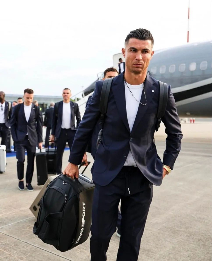 c罗帅气西装照来袭