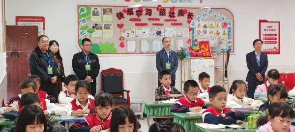 重庆万盛小学:铺就红绿橙"三色"校园廉洁巡课路