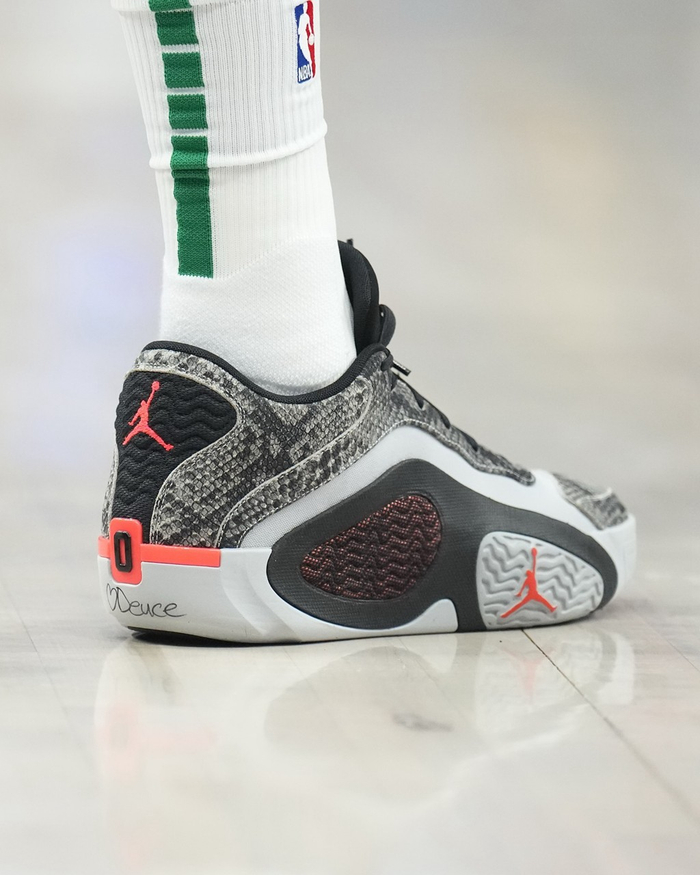 luka 1 pe小德里克·琼斯安踏 kai1 "球场艺术家"杰伦·布朗nike t