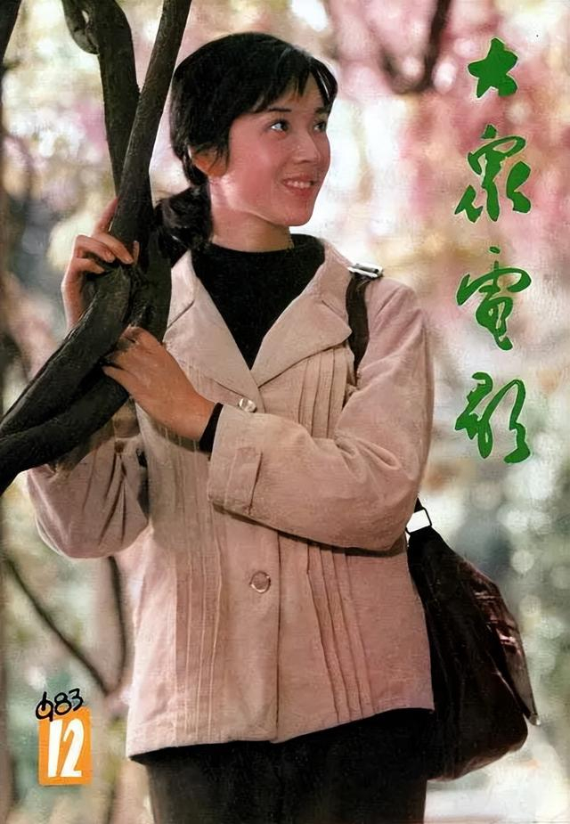 气质出众,而被田壮壮等人选中,在毕业作品《小院》中出演了女主角桑桑