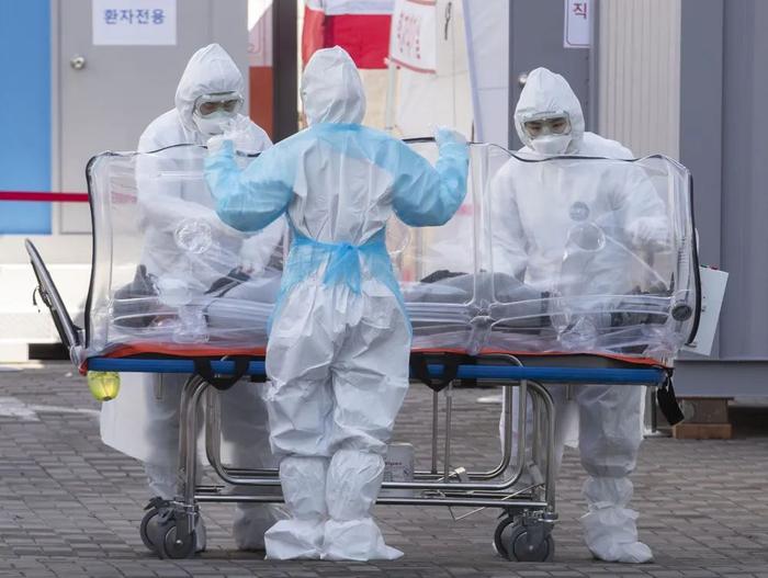 “韩国医疗界全面罢工：医生集体拒诊危机”