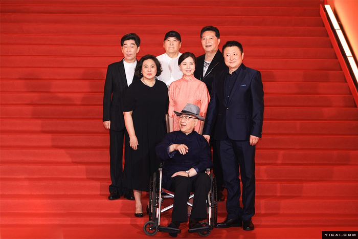 星光熠熠！众多知名剧组、电影人亮相第26届上海国际电影节红毯-上海国际电影节21届