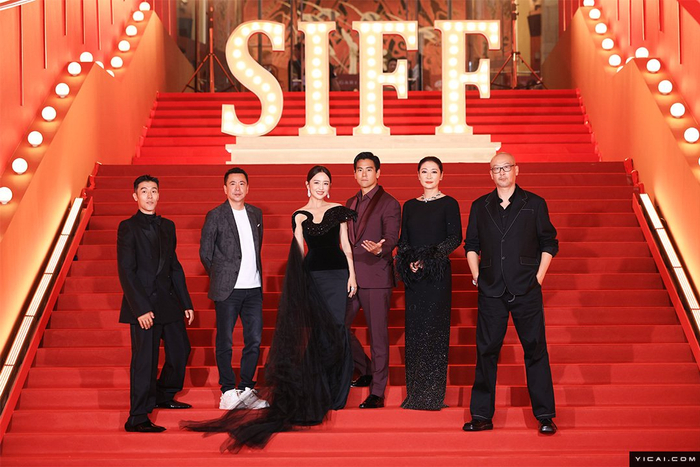 星光熠熠！众多知名剧组、电影人亮相第26届上海国际电影节红毯-上海国际电影节21届