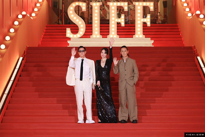 星光熠熠！众多知名剧组、电影人亮相第26届上海国际电影节红毯-上海国际电影节21届