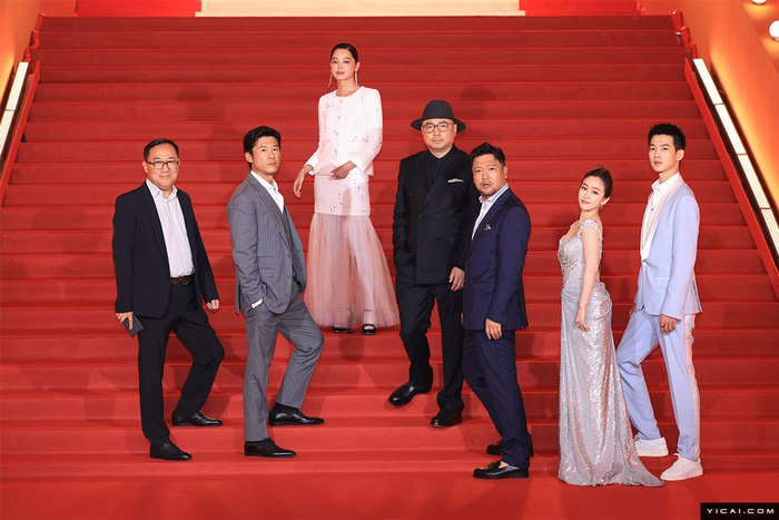 星光熠熠！众多知名剧组、电影人亮相第26届上海国际电影节红毯-上海国际电影节21届