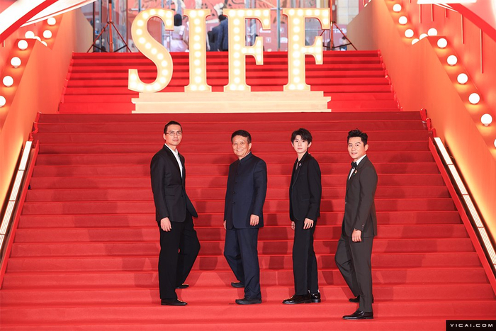 星光熠熠！众多知名剧组、电影人亮相第26届上海国际电影节红毯-上海国际电影节21届