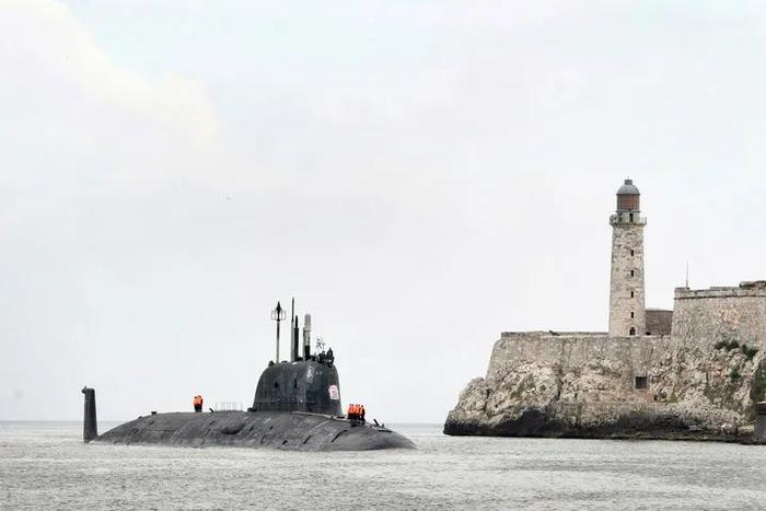 图片▲这是6月12日在古巴哈瓦那港拍摄的俄罗斯“喀山”号核潜艇。新华社发（华金·埃尔南德斯摄）