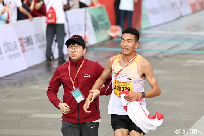 刘旭!2024贵阳马拉松赛半马男子组冠军|马拉松|刘旭|贵阳_新浪新闻