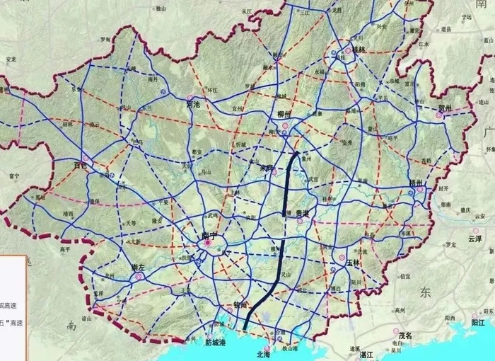 鹿寨至钦州港高速公路北起柳州市,途经来宾,贵港,横州,南至钦州港.
