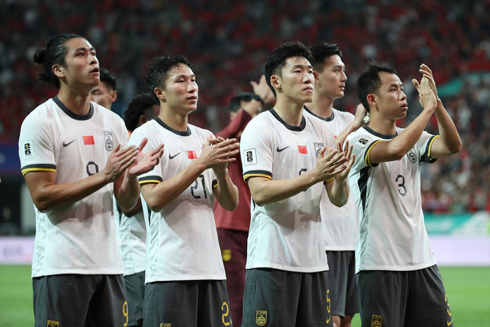 排除干扰稳定前行不管晋级18强赛与否,中国足协和中国足球