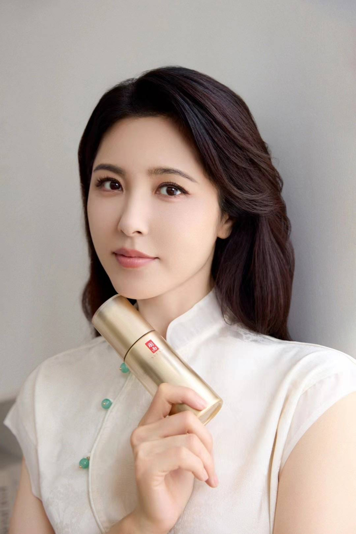 "中戏班花"曾黎爆剧,商务全面开花 成2024年"618"最大