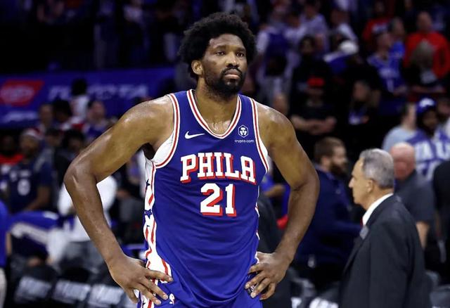 76人遭雄鹿挖角!6490万追三大全明星辅佐恩比德,球队控卫被逮捕