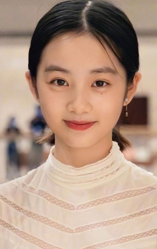这是黄磊18岁的女儿黄多多？装扮也太成熟了吧！真是女大十八变|孙莉|王诗龄|成长|模板|时尚_新浪新闻