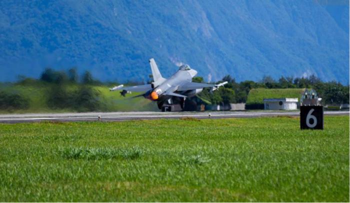 台空军F-16V战机示意图。台湾中时新闻网报道配图