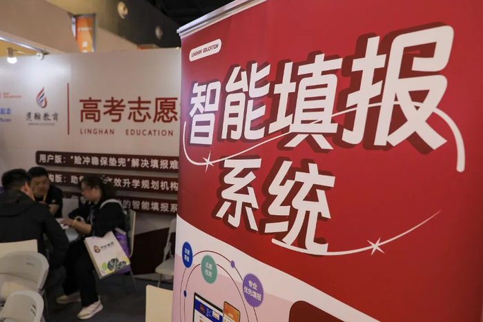 3小时入账2亿，张雪峰们都在赚谁的钱？-张雪峰 1500万