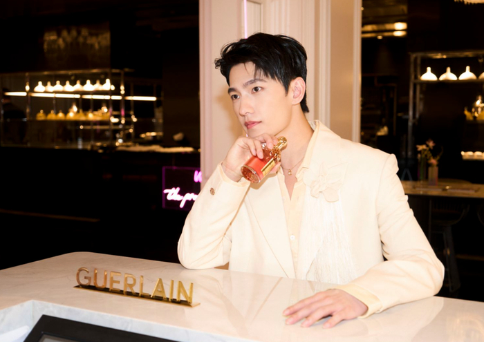 仲夏之际,法国娇兰携手全球品牌代言人杨洋先生,呈现结合自然瑰宝与