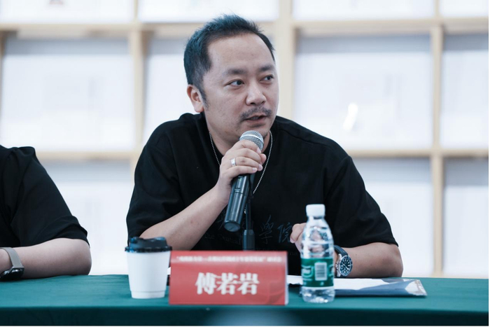 北京中间印象文化发展有限公司总经理杨云介绍了中间剧场以及自己作为