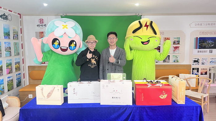 供电公司驻桂林村工会副主席朱超参与白茶直播