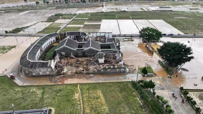 当地政府很重视，从安全角度考虑，已经将宗祠四周保护起来，并做清水工作。