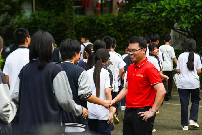 泉州科技中学校服夏季图片