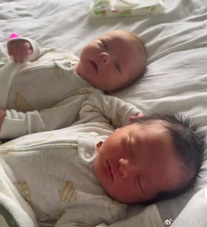叶海洋今天高调宣布产子，竟然是双胞胎男宝，看样子都是混血宝宝…