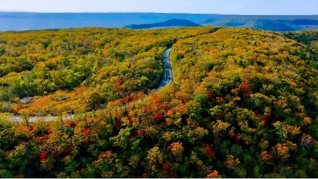 图为G331国道珲春段。郎鹏 摄