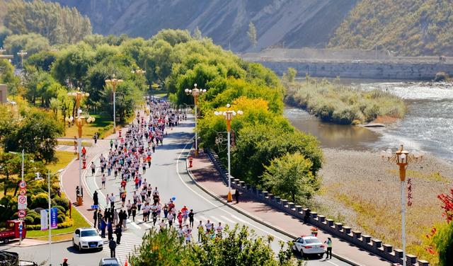 图为G331国道沿途风光。长白县委宣传部供图