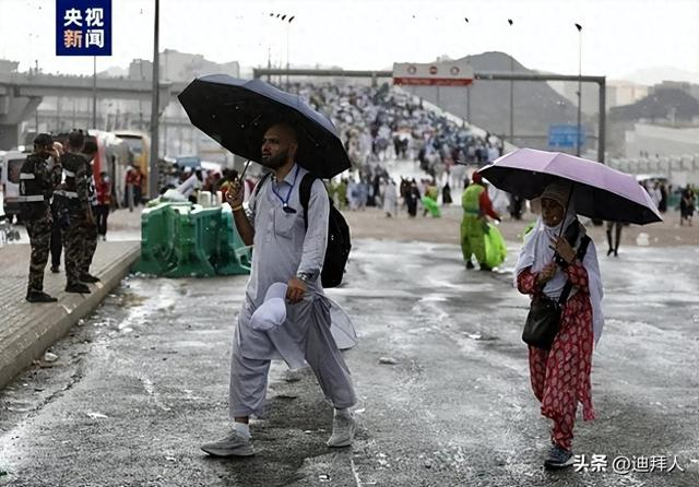 消息报道,有144名印度尼西亚人,11名伊朗人和3名塞内加尔人在麦加朝觐