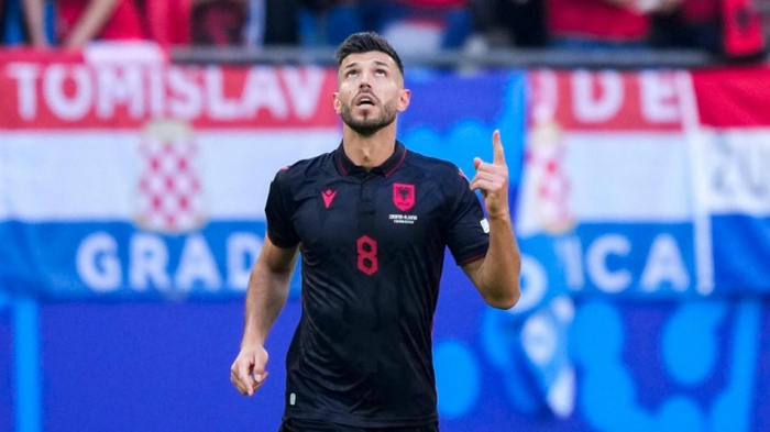 29岁还在德丙,单赛季黄牌破纪录!阿尔巴尼亚功臣真不简单