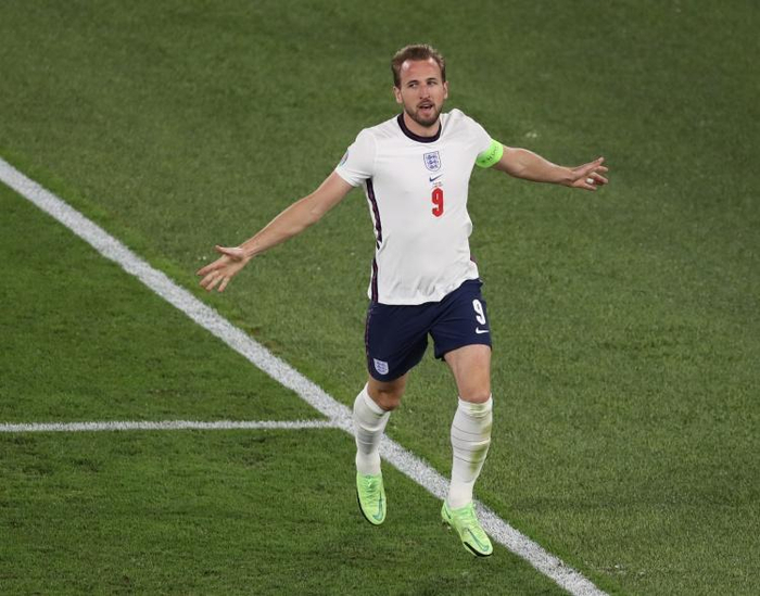 凯恩4届大赛打入13球,与欧文 鲁尼的进球总和一样多