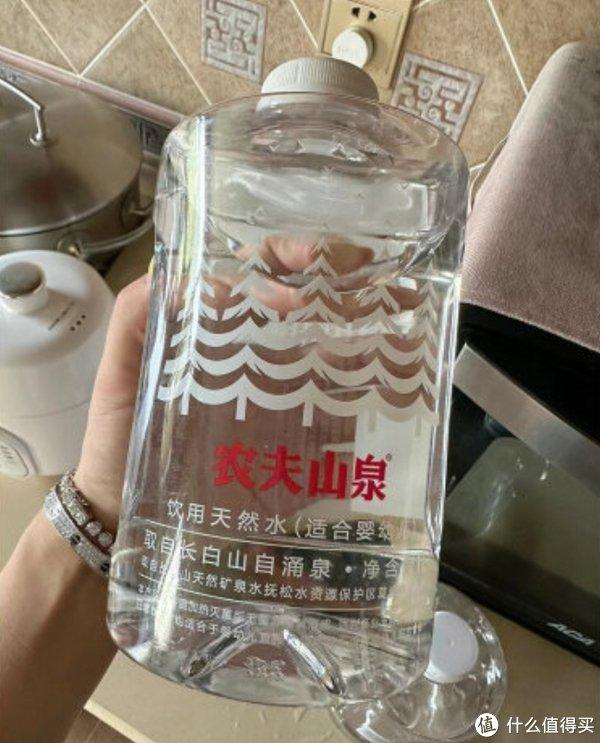 农夫山泉奶嘴矿泉水图片