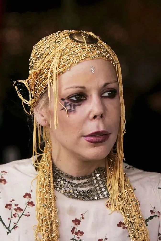 保加利亚末代公主现身!消失四年,昔日精灵已成金刚芭比!肌肉比头大.