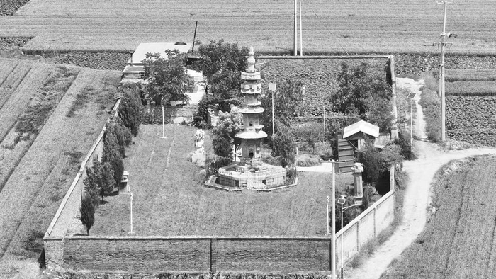 　　位于嘉应寺村的治平寺石塔，1996年被公布为第四批全国重点文物保护单位。