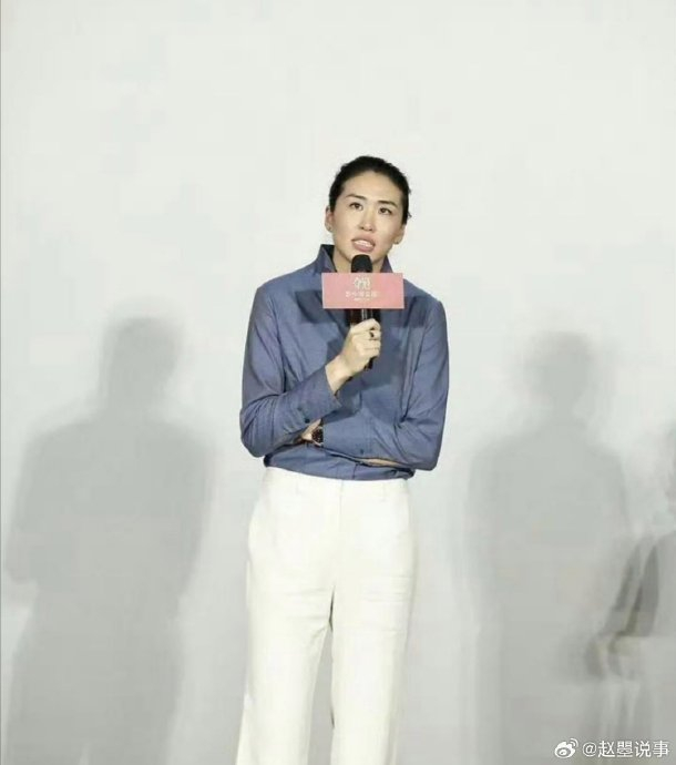 郎平的女儿白浪不仅继承了母亲的排球天赋,还拥有着令