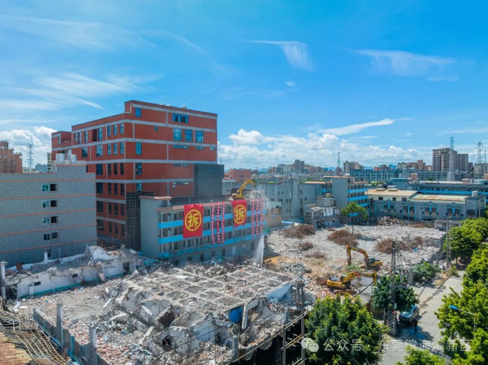 路东社区巧裕精密五金厂进行拆除