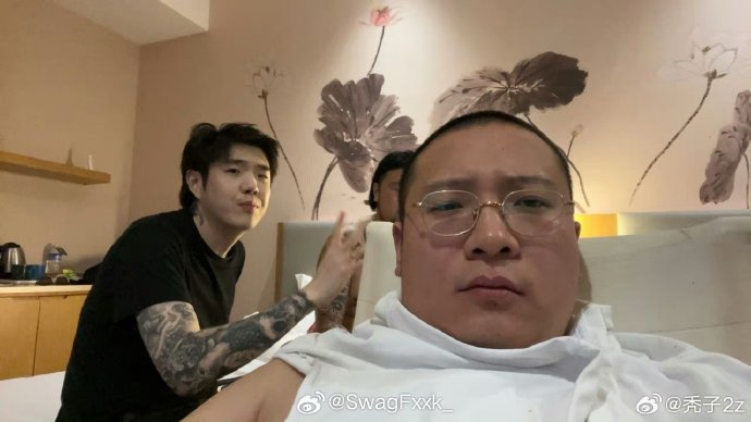 大D现身《新说唱》总决赛录制现场!秃子也在!|新说唱|秃子_新浪新闻