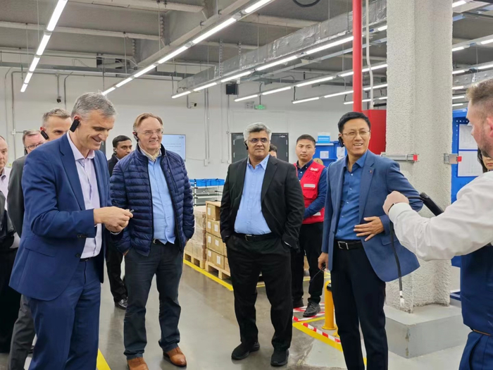 苏世博全球管理层参观南京工厂（受访者供图）