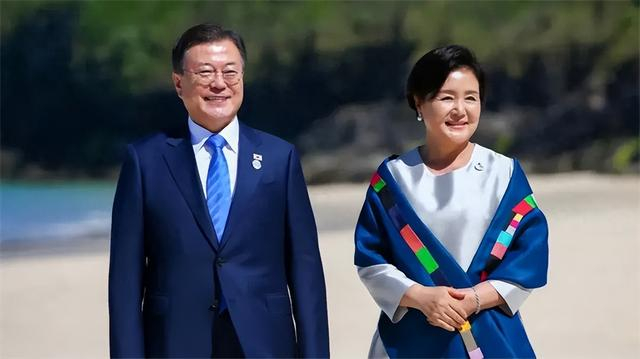 尹锡悦刚对文在寅出手,反对招惹中国的李在明,突然辞去党首席位