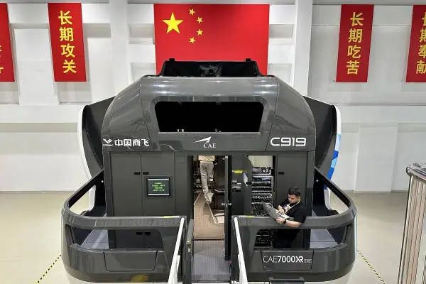 C919的飞行模拟器（《南华早报》）
