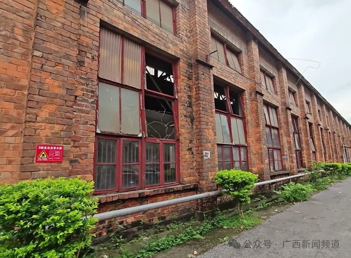 记者 谭丽娜:夏日的午后,阳光晒得人懒洋洋的,最适合找一个休闲的地方