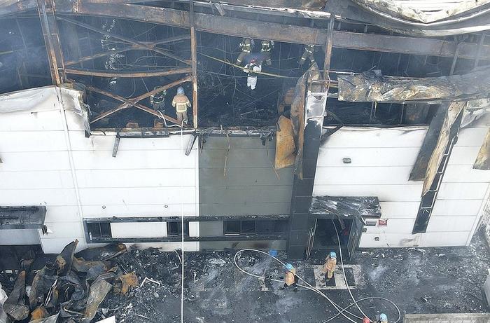 火灾后的韩国京畿道Aricell工厂。 图源：韩联社
