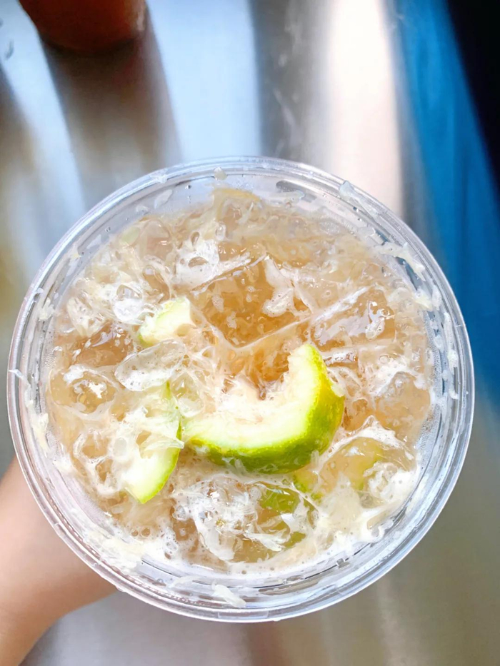 柠檬茶的冰块都给很多 | 小Z 拍摄