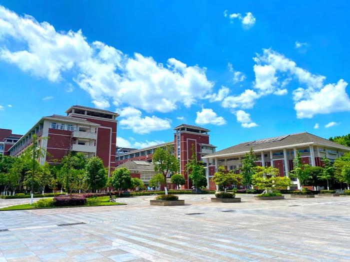 除了重庆大学和西南大学,这些重庆市高校也备受考生青睐