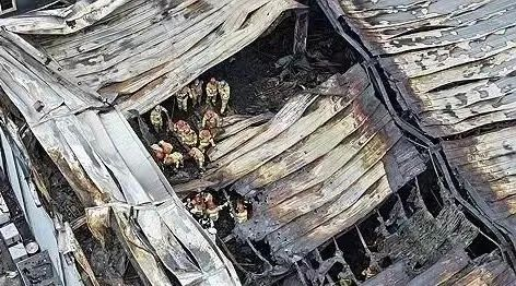 ▲6月25日，京畿道起火电池厂搜救现场。图源：韩联社