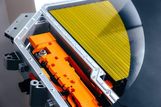 金砖电池 图片来源：极氪 