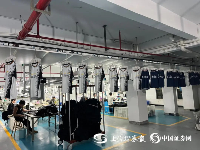 正在赶工的工厂  杨烨摄