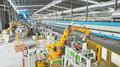 米兰诺陶瓷的生产车间。夹江县委宣传部供图