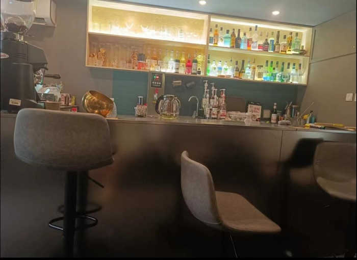 小王新开的咖啡厅，图片由受访者提供